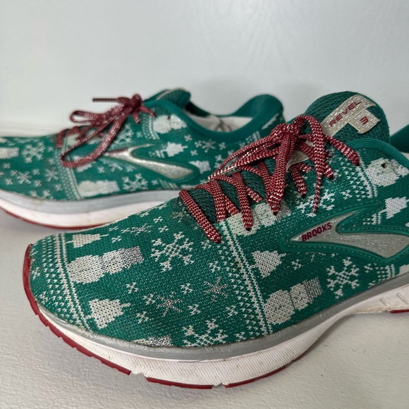 Brooks Revel 3 Ugly Christmas Sweater Running Shoes Snowman Green Mens - Size 11 - Picture 2 of 9